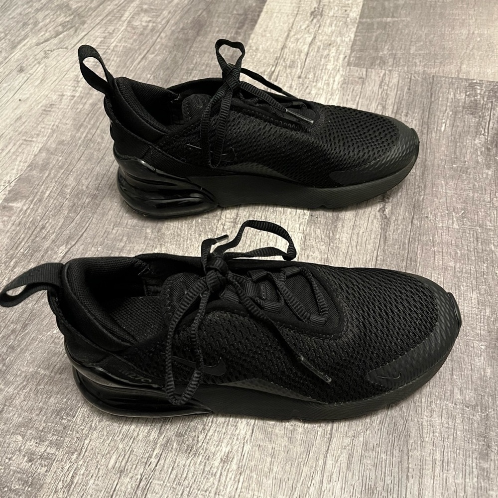 Boy or Girl Airmax 270 used but in Awesome condition!